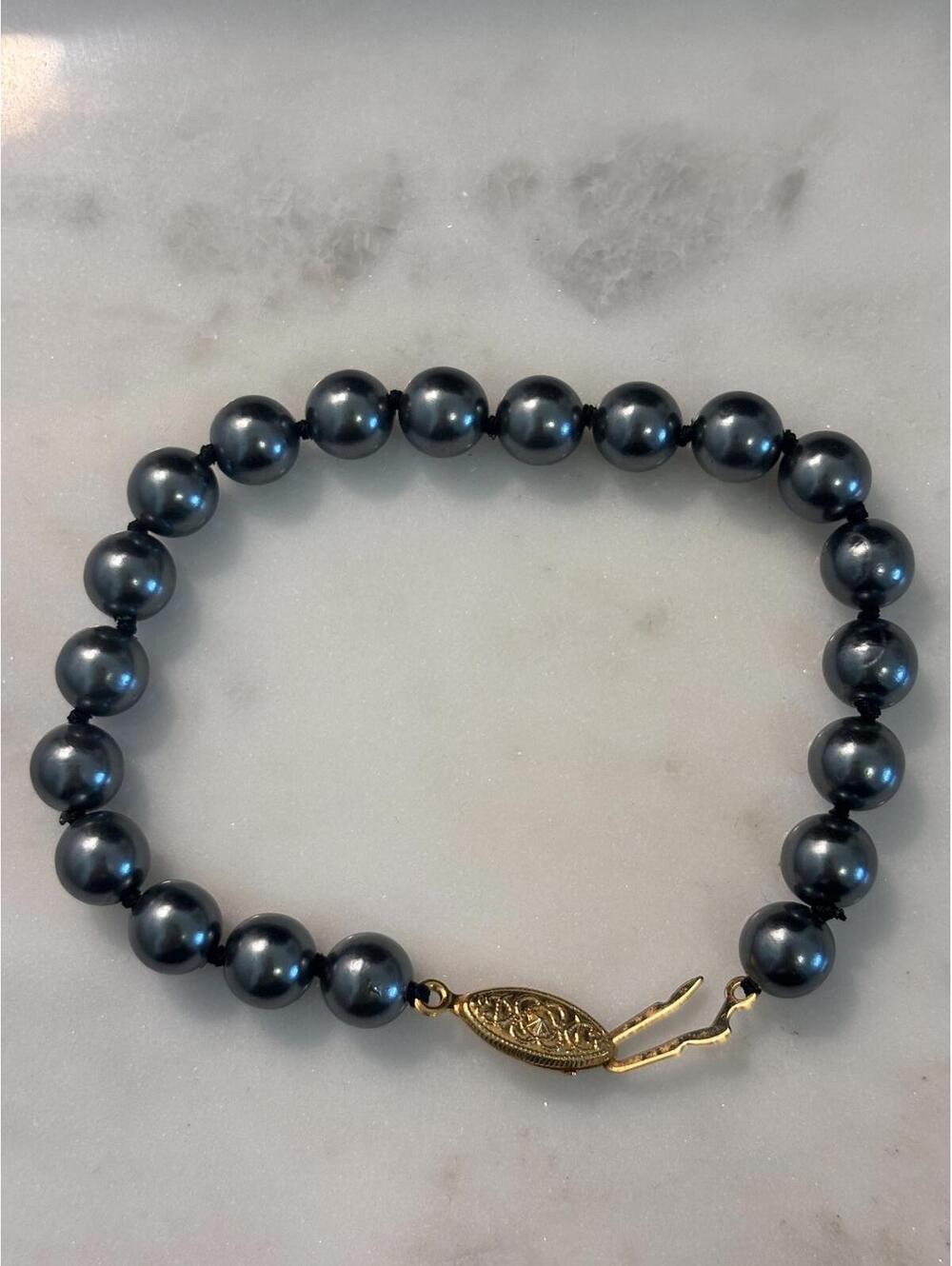 Classic Black Pearl Bracelet with Gold Clasp